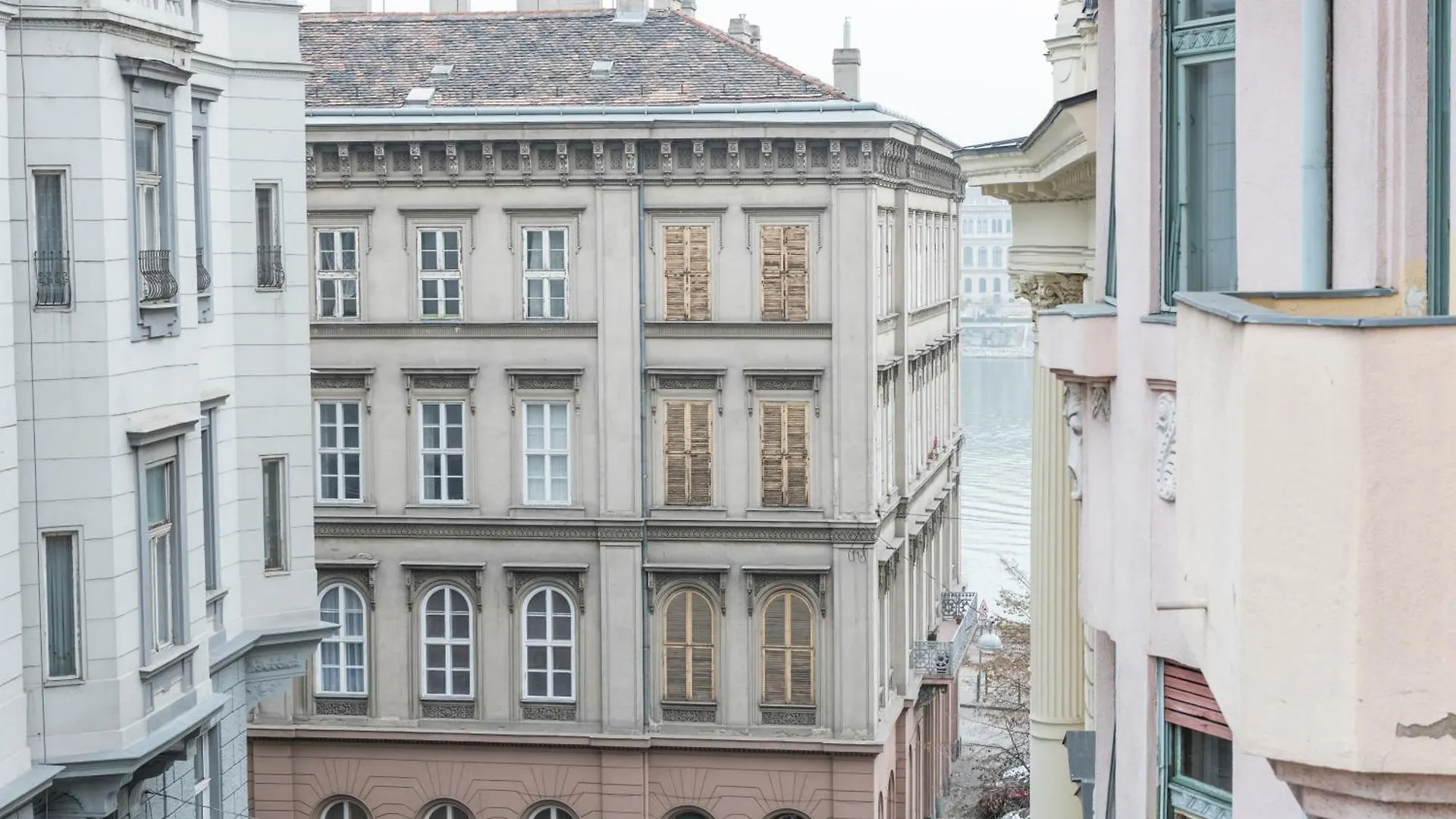 Newsunny Apartment At The Budacastle Budapest Ungarn
